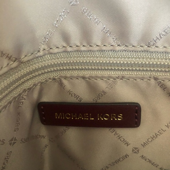 Michael Kors Kenley Merlot Signature Large Nirth South Tote - Picture 5 of 7